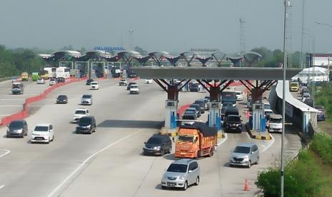  Jalan tol Cipali amblas