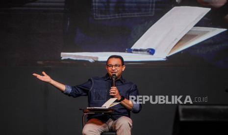 Bakal Calon Presiden dari Koalisi Perubahan Anies Baswedan menyampaikan paparan pada acara IdeaFest 2023 di Jakarta Convention Center, Sabtu (30/9/2023). IdeaFest 2023 yang merupakan festival berbagi pengalaman dan ide kreatif tersebut mengusung tema Lead The Leap. Pada kesempatan tersebut Ganjar Pranowo dan Anies Baswedan berdiskusi dengan anak muda untuk membahas isu-isu terkini seperti isu lingkungan, pekerjaan, hingga kesehatan mental.