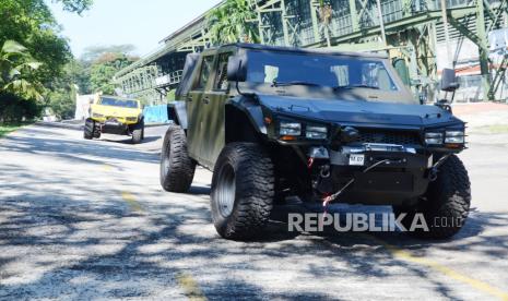 Kendaraan Taktis Ringan Maung 4X4 buatan PT Pindad (persero), di Kota Bandung, Senin (5/7). Saat ini Maung masih dalam tahap pemenuhan Kendaraan Taktis Ringan yang dipesan Kementerian Pertahanan. Rencananya Maung juga akan rilis versi sipilnya.