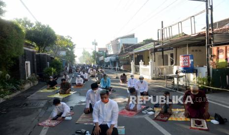 Masjid Jogokariyan berlakukan protokol kesehatan ketat. Ilustrasi jamaah sholat di Masjid Jogokariyan.