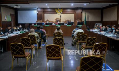 Suasana sidang lanjutan PT ASABRI di Pengadilan Tipikor, Jakarta Pusat, Senin (27/9). Sidang kasus dugaan korupsi terkait pengelolaan keuangan dan dana investasi di PT Asabri tersebut beragendakan pemeriksaan sejumlah saksi yang dihadirkan Jaksa Penuntut Umum (JPU). Republika/Thoudy Badai