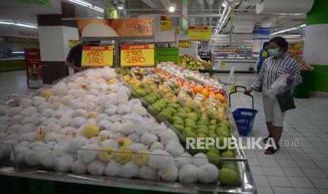 Pengunjung berbelanja di salah satu gerai hypermart di Jakarta (ilustrasi).Hypermart memperkuat dan memperluas kemitraannya dengan Tokopedia.