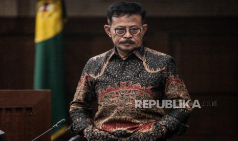 Terdakwa kasus pemerasan dan gratifikasi di Kementerian Pertanian, Syahrul Yasin Limpo bersiap mengikuti sidang lanjutan di Pengadilan Tipikor, Jakarta, Senin (27/5/2024). Sidang lanjutan mantan Menteri Pertanian tersebut beragendakan mendengarkan keterangan dari sembilan orang saksi yang dihadirkan Jaksa Penuntut Umum diantaranya istri, anak, cucu dan staf khusus Kementerian Pertanian.