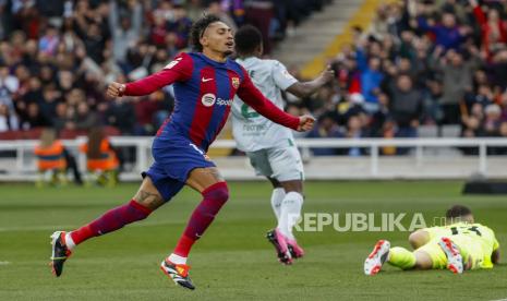 Raphinha mencetak gol untuk Barcelona ke gawang Getafe di La Liga Spanyol