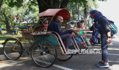 Warga Kota Malang akan dikenakan denda jika kedapatan tidak mengenakan masker.