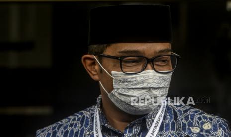 Gubernur Jawa Barat Ridwan Kamil mengimbau warga Jabar untuk meningkatkan penerapan protokol kesehatan (prokes) menyusul pengumuman resmi dari pemerintah terkait kasus Covid 19 varian omicron pertama di Indonesia.