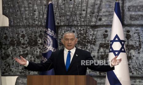 Pemimpin Partai Likud Israel Benjamin Netanyahu membuat pernyataan setelah Presiden Israel Isaac Herzog menugaskannya untuk membentuk pemerintahan, di Yerusalem, Ahad, 13 November 2022. melayani pemimpin kembali berkuasa setelah jeda satu tahun. Dengan Netanyahu datang apa yang diharapkan menjadi koalisi sayap kanan paling Israel yang pernah ada. Seribu Veteran AU Israel Kompak Sebut Pemerintahan Baru Netanyahu Berbahaya