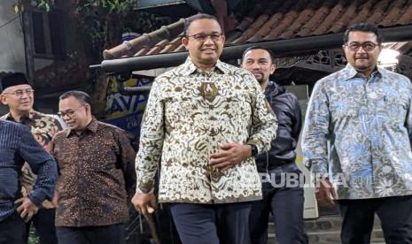 Bakal calon presiden (capres), Anies Rasyid Baswedan bersama Tim 8 Koalisi Perubahan untuk Persatuan usai menemui Ketua Majelis Tinggi Partai Demokrat, Susilo Bambang Yudhoyono (SBY) di kediamannya, Kabupaten Bogor, Jumat (25/8/2023) malam. 