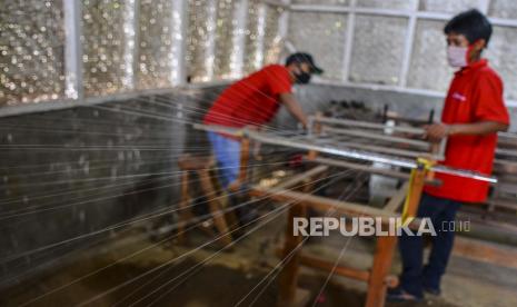 Pemkab Indramayu berupaya melakukan terobosan bagi pelaku Usaha Kecil Mikro (UKM) dan Industri Kecil Mikro (IKM) agar mampu mengembangkan usahanya di tengah pandemi Covid-19.