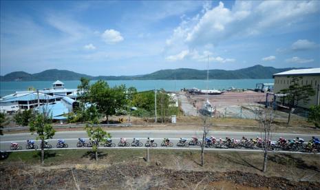 Penerbangan Malaysia Airlines MH1432, yang membawa gelombang pertama wisatawan dengan vaksinasi penuh dari Kuala Lumpur, mendarat di Bandara Internasional Langkawi pada Kamis (16/9).