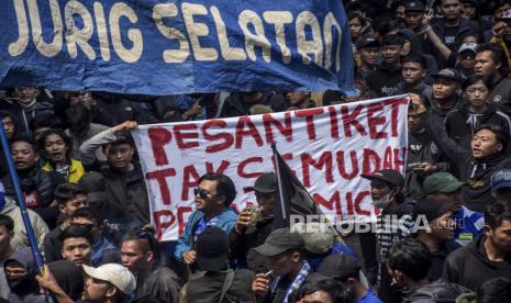 Bobotoh atau suporter Persib Bandung.