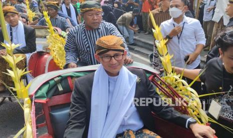 Sandiaga Uno diarak saat di  acara Solo menari, Sabtu (29/4/2023).