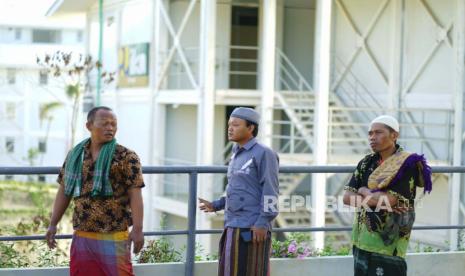 Ratusan pekerja konstruksi yang tengah melaksanakan pembangunan infrastruktur di IKN Nusantara melaksanakan ibadah shalat Idul Adha berjamaah untuk pertama kalinya di Masjid Al Ikhwan yang berada di kawasan hunian pekerja (HPK), pada Kamis (29/6/2023).