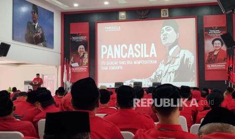 Sekretaris Jenderal Partai Demokrasi Indonesia Perjuangan (PDIP), Hasto Kristiyanto membuka rapat kerja daerah (Rakerda) III Dewan Pimpinan Daerah (DPD) PDIP Banten, di Gedung Serbaguna Megawati Soekarnoputri, Serang, Banteng, Ahad (10/9/2023).