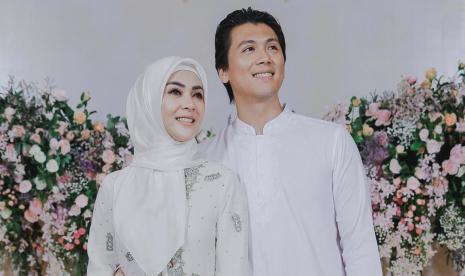 Syahrini dan Reino Barack