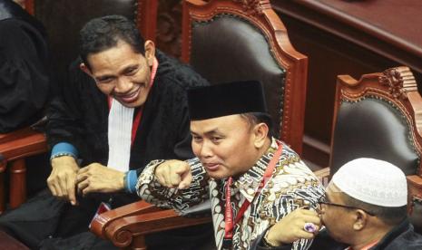 Gubernur Kalteng Sugianto Sabran (tengah) 