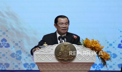 Perdana Menteri Kamboja Hun Sen menyampaikan pidato saat pembukaan Pertemuan Menteri Luar Negeri ASEAN ke-55 (AMM ke-55) di Phnom Penh, Kamboja, Rabu, 3 Agustus 2022. 