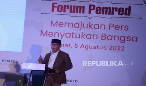 Gubernur Jawa Barat Ridwan Kamil menyampaikan paparan pada diskusi  peringatan 10 Tahun Forum Pemimpin Redaksi (Pemred) di Jakarta, Jumat (5/8/2022). Memperingati ulang tahun ke-10, Forum Pemred menggelar diskusi dengan para tokoh nasional dengan mengangkat tema Memajukan Pers Menyatukan Bangsa. Republika/Putra M. Akbar