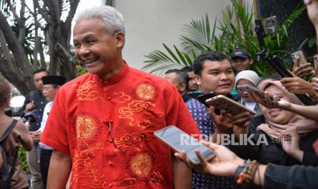 Calon Presiden nomor urut 3 Ganjar Pranowo. Capres Ganjar Pranowo meminta pengurus inti TPN untuk menunggu keputusan KPU.