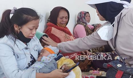 Sedikitnya 89 warga Dusun Ngaduman, Desa Tajuk, Kecamatan Getasan, Kabupaten Semarang dievakuasi akibat lingkungan mereka terdampak asap karhutla lereng Merbabu.