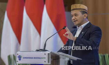 Menteri Investasi/Kepala Badan Koordinasi Penanaman Modal Bahlil Lahadalia menyampaikan keterangan pers terkait pencabutan Izin Usaha Pertambangan (IUP), Hak Guna Usaha (HGU), dan Hak Guna Bangunan (HGB) terhadap sejumlah perusahaan di Kantor BKPM, Jakarta, Jumat (7/1/2022). Pemerintah pada Senin (10/1/2022) akan mencabut 2.078 izin usaha tambang batu bara yang sudah diberikan kepada para pengusaha karena para pelaku usaha tersebut tidak pernah memanfaatkan IUP serta tidak pernah menyampaikan rencana kerja kepada pemerintah pemerintah. 