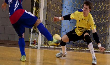 Tips Saat Berhadapan dengan Kiper Ketika Situasi Satu Lawan Satu dalam Futsal