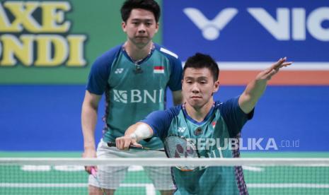 Pebulu tangkis ganda putra Indonesia, Marcus Fernaldi Gideon (depan) dan Kevin Sanjaya Sukomuljo.