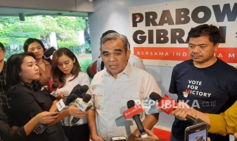 Sekjen Partai Gerindra sekaligus Wakil Ketua TKN Prabowo-Gibran, Ahmad Muzani saat diwawancarai wartawan di Media Center TKN, Jakarta Selatan, Kamis (25/1/2024). 