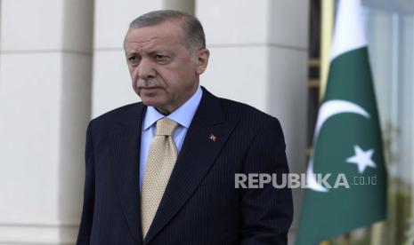 Presiden Turki Recep Tayyip Erdogan mengumumkan negara itu akan mulai mentransfer 10 juta meter kubik (mcm) gas alam setiap hari dari Sakarya Gas Field di Laut Hitam ke sistem transmisi nasional pada kuartal pertama 2023