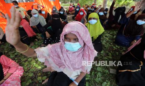 Pengungsi Rohingya yang coba kabur kantongi kartu pengungsi UNHCR. Ilustrasi pengungsi Rohingya