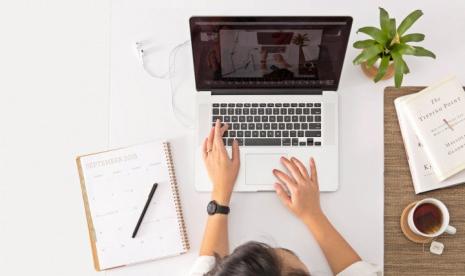 Person using Laptop (Unsplash/Avel Chuklanov)