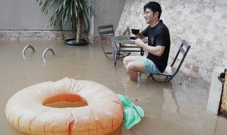 Rumah Nicky Tirta kena banjir