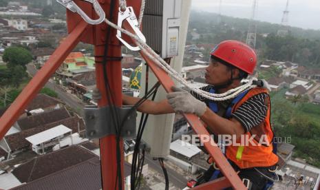 Dinas Komunikasi dan Informatika (Kominfo) Jambi mencatat sampai saat ini ada 180 desa di provinsi itu yang belum tersentuh dan mendapatkan sinyal telekomunikasi.