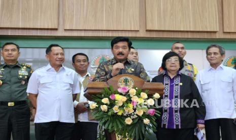 Menteri Koordinator Bidang Politik, Hukum, dan Keamanan (Menko Polhukam), Marsekal (Purn) Hadi Tjahjanto di Kementerian Lingkungan Hidup dan Kehutanan (KLHK), Jakarta, Kamis (14/3/2024). 