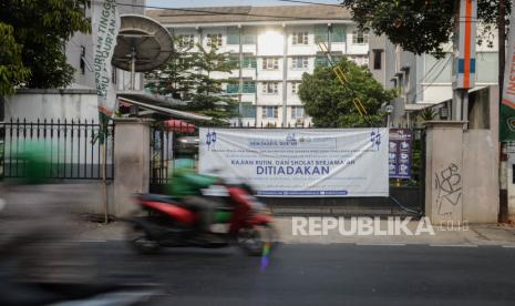 Suasan kampus Institut Perguruan Tinggi Ilmu Alquran (PTIQ) yang ditutup di kawasan Cilandak, Jakarta Selatan.