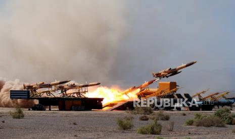 Sebuah foto selebaran yang disediakan oleh kantor Angkatan Darat Iran menunjukkan sebuah drone militer 