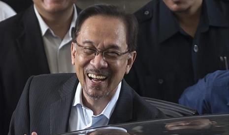 Anwar Ibrahim ikut menyerukan pemulihan segera parlemen dan supremasi hukum Tunisia.