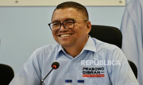 Wakil Komandan Alpha (Teritorial) Tim Kampanye Nasional (TKN) Prabowo-Gibran, Fritz Edward Siregar menggelar konferensi pers terkait Khofifah Indar Parawansa gabung ke TKN Prabowo-Gibran di Jakarta, Kamis (11/1/2024). Khofifah Indar Parawansa secara resmi bergabung mendukung paslon nomor urut 02 Prabowo Subianto-Gibran Rakabuming Raka di Pilpres 2024.