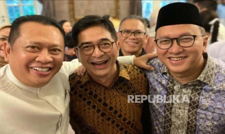 Pertemuan antara Ketua Tim Kampanye Nasional (TKN) Prabowo Subianto-Gibran Rakabuming Raka, Roeslan Rosani dengan Ketua Tim Pemenangan Nasional (TPN) Ganjar Pranowo-Mahfud MD, Arsjad Rasjid, di kediaman Rosan, Jakarta, Kamis (11/4/2024) malam. 