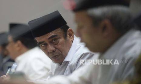 Menteri Agama Fachrul Razi saat mengikuti rapat kerja dengan Komisi VIII DPR di kompleks Parlemen, Jakarta, Selasa (7/7). Rapat tersebut membahas evaluasi mekanisme keputusan Menteri Agama No. 494 Tahun 2020 tentang Pembatalan Keberangkatan Jemaah Haji dan evaluasi kinerja dan anggaran program penanggulangan dampak Covid 19 di Madrasah dan Pesantren. Prayogi/Republika