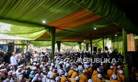 Ribuan jamaah membaca shalawat untuk Nabi Muhammad SAW.