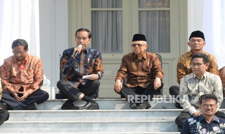 Presiden Joko Widodo dan Wapres Maruf Amin didampingi sejumlah menterinya. Pada 20 Oktober 2020, pemerintahan Joko Widodo-Maruf Amin tepat berusia satu tahun lamanya.