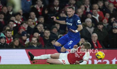 Bek kiri Arsenal Oleksandr Zinchenko. 