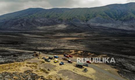 Misteri di Balik Keindahan Alun-Alun Suryakencana Gunung Gede yang Diselimuti Salju