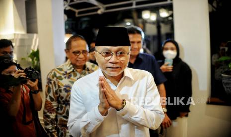 Ketua Umum PAN Zulkifli Hasan saat tiba di kawasan Menteng untuk melakukan pertemuan politik bersama Ketua Umum Partai Golkar dan PPP di Jakarta Pusat, Kamis (12/5/2022). Pertemuan tersebut dalam rangka silaturahmi lebaran 1443 Hijriah sekaligus membahas tentang koalisi persatuan antara Partai Golkar, PAN dan PPP. Republika/Thoudy Badai