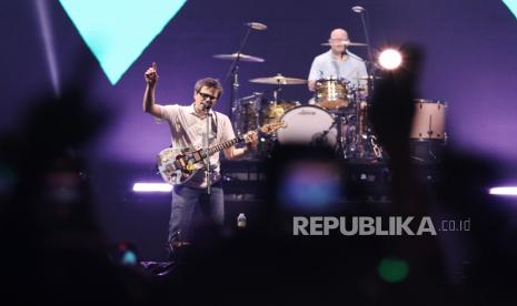 Vokalis grup band The Weezer, Rivers Cuomo, bersama rekan-rekannya tampil dalam festival musik Soundrenaline 2022. Untuk perhelatan Soundrenaline 2023, promotor telah mengumumkan line up pertama (ilustrasi).