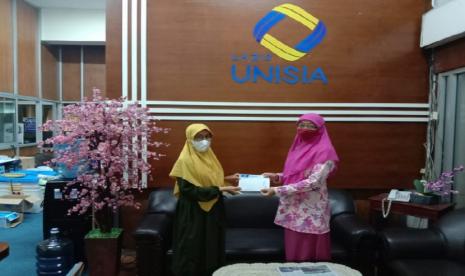 Zakat: LAZIS UNISIA Serahkan Sumbangan kepada Asrama Al Uswah MAN 1 Sleman