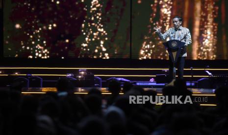 Presiden Joko Widodo memberikan sambutan saat pembukaan perayaan HUT ke-50 Himpunan Pengusaha Muda Indonesia (Hipmi) di Jakarta Convention Center, Jakarta, Jumat (10/6/2022). Perayaan 50 tahun Hipmi tersebut mengusung tema 