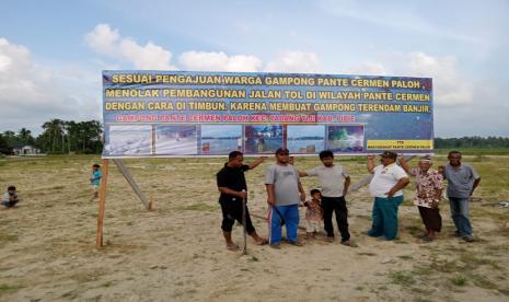 Warga Pidie Protes Penimbunan Badan Jalan Tol