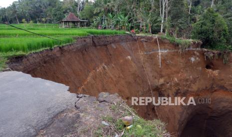 Longsor (ilustrasi). BPBD Sukabumi meningkatkan kesiapsiagaan hadapi bencana hidrometeorologi.